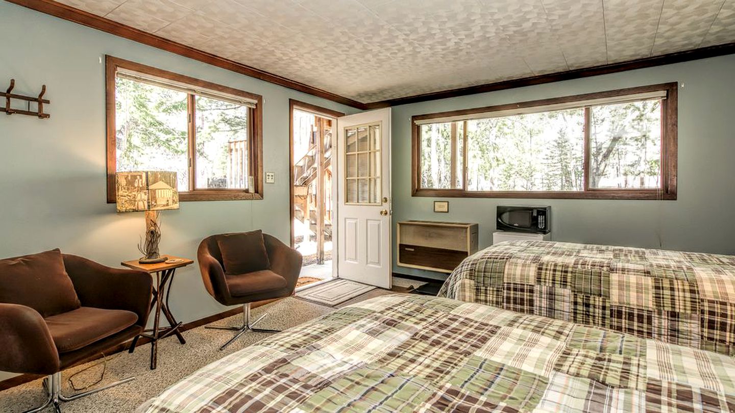 Jean Phelps Properties TwoLevel Cabin, Cabins, Nathrop, United