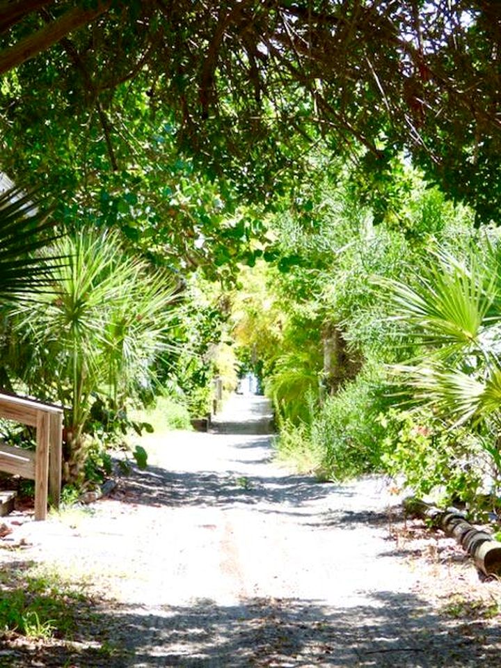 Charming Island Retreat with Gulf Views & Private Dock Access near Little Gasparilla, Florida