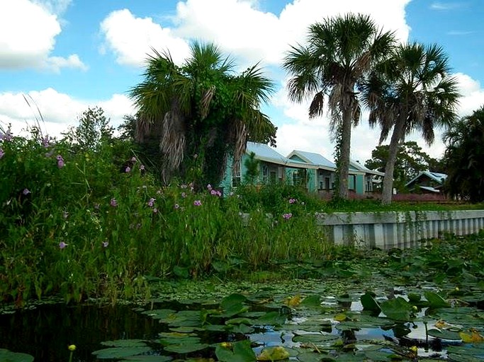 Cabins (Bradenton, Florida, United States)