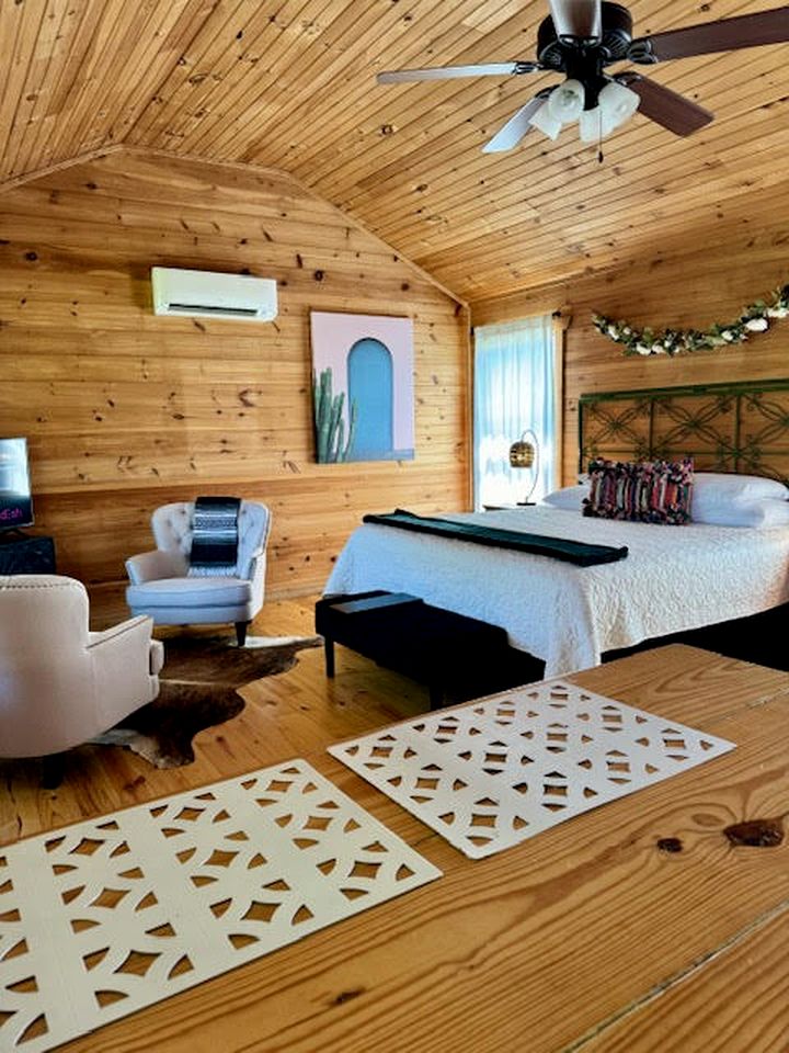 Pet-Friendly Cabin with Sweeping Views Overlooking Fredericksburg, Texas