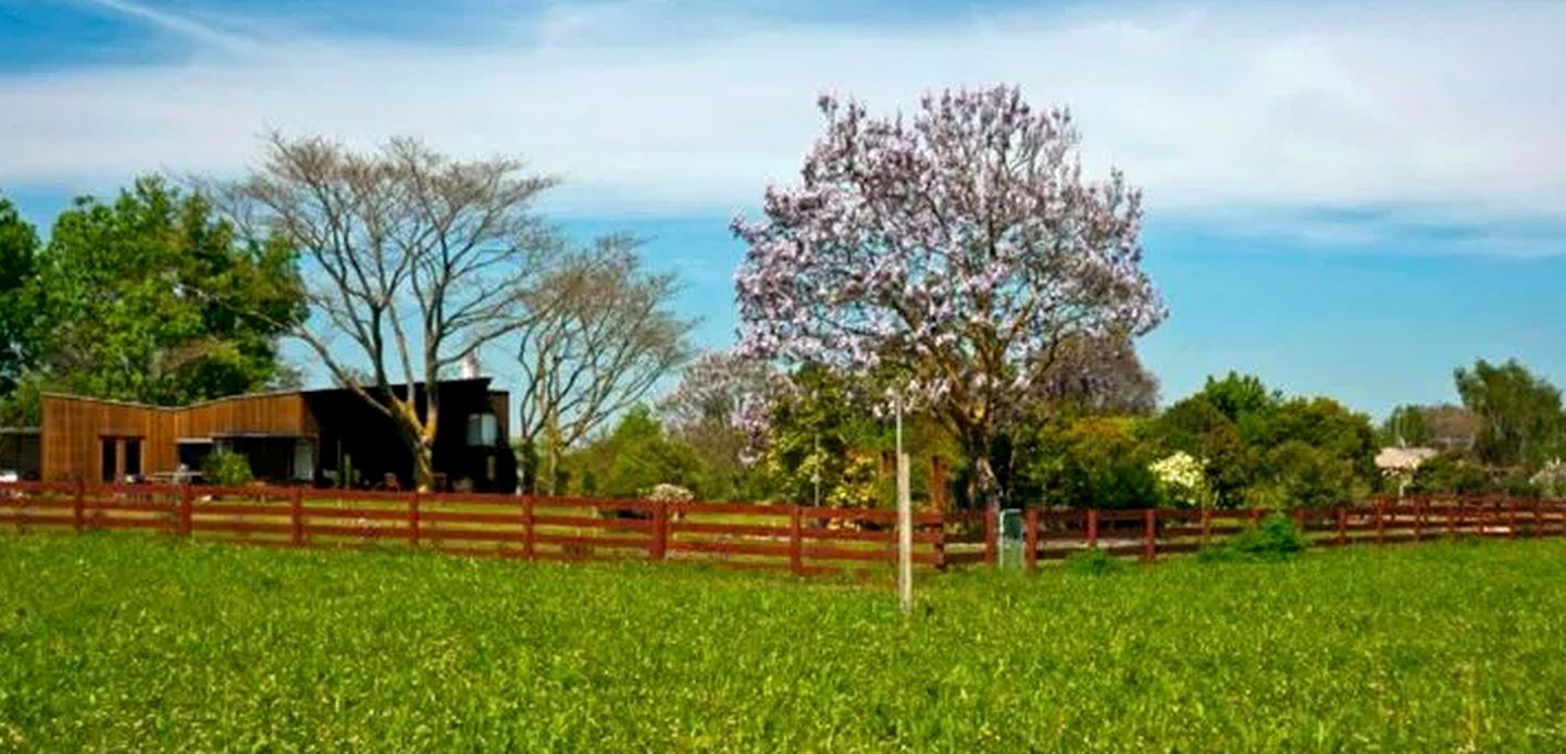Large Comfortable Cottage with Fireplace in Hawkes Bay, New Zealand