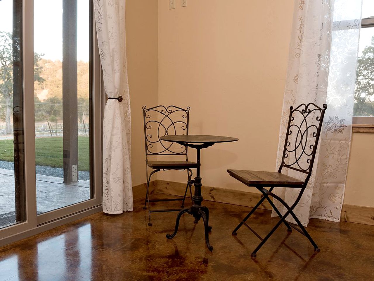 Exquisite Cottage Rental on Peaceful Vineyard near Bear Valley, California