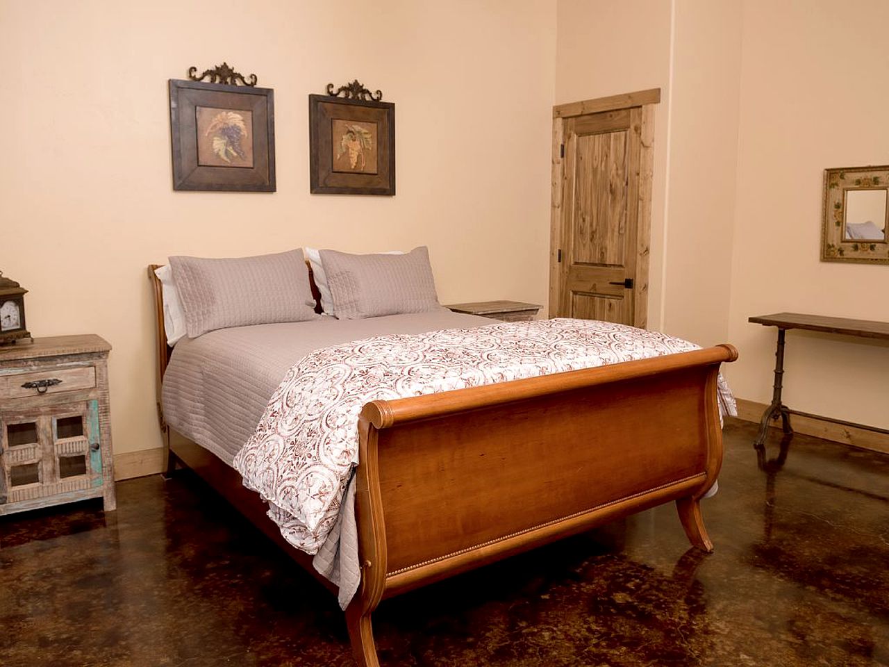 Exquisite Cottage Rental on Peaceful Vineyard near Bear Valley, California