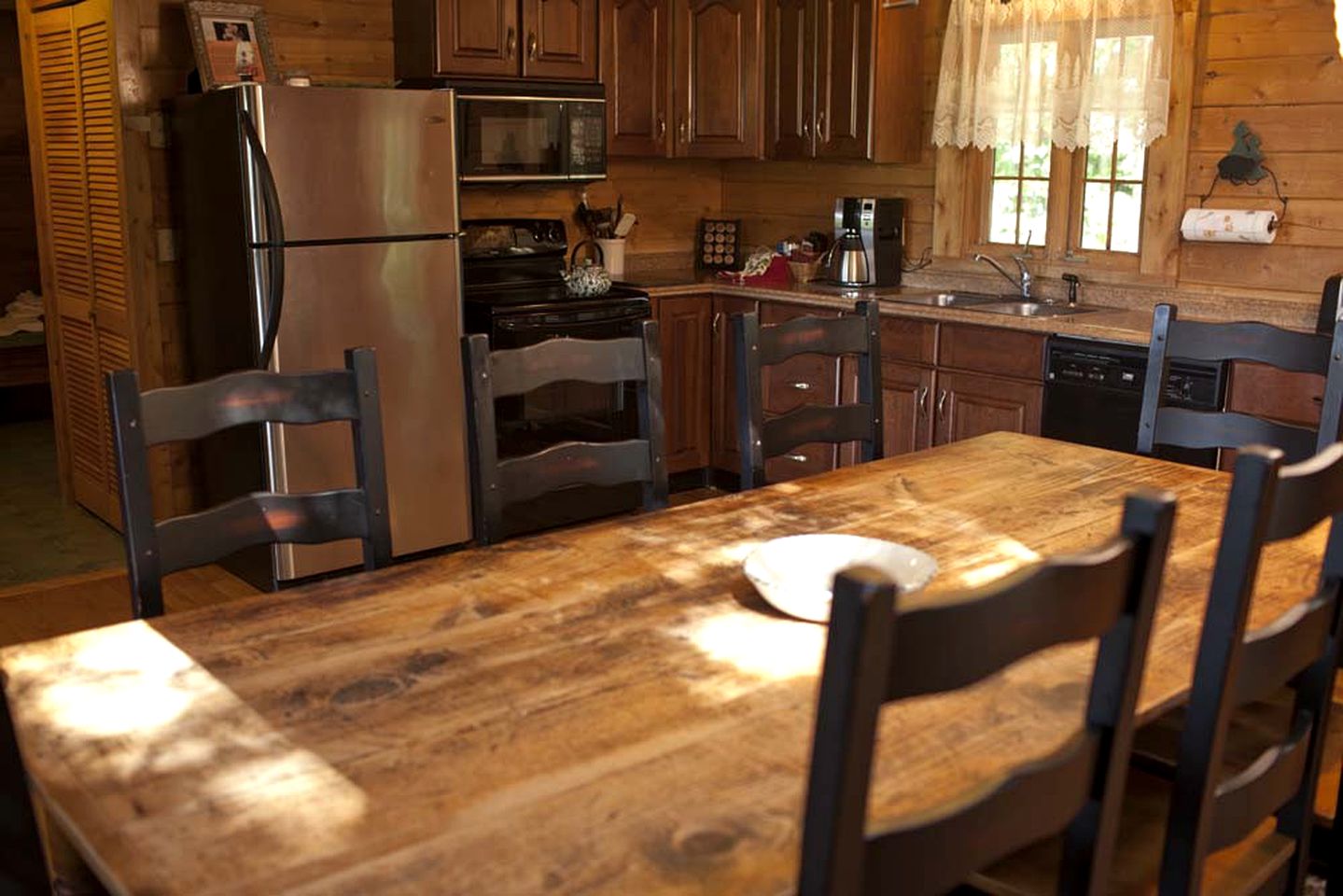 Luxury Cabin Rental with a Spacious Hot Tub on Lake Champlain, Vermont