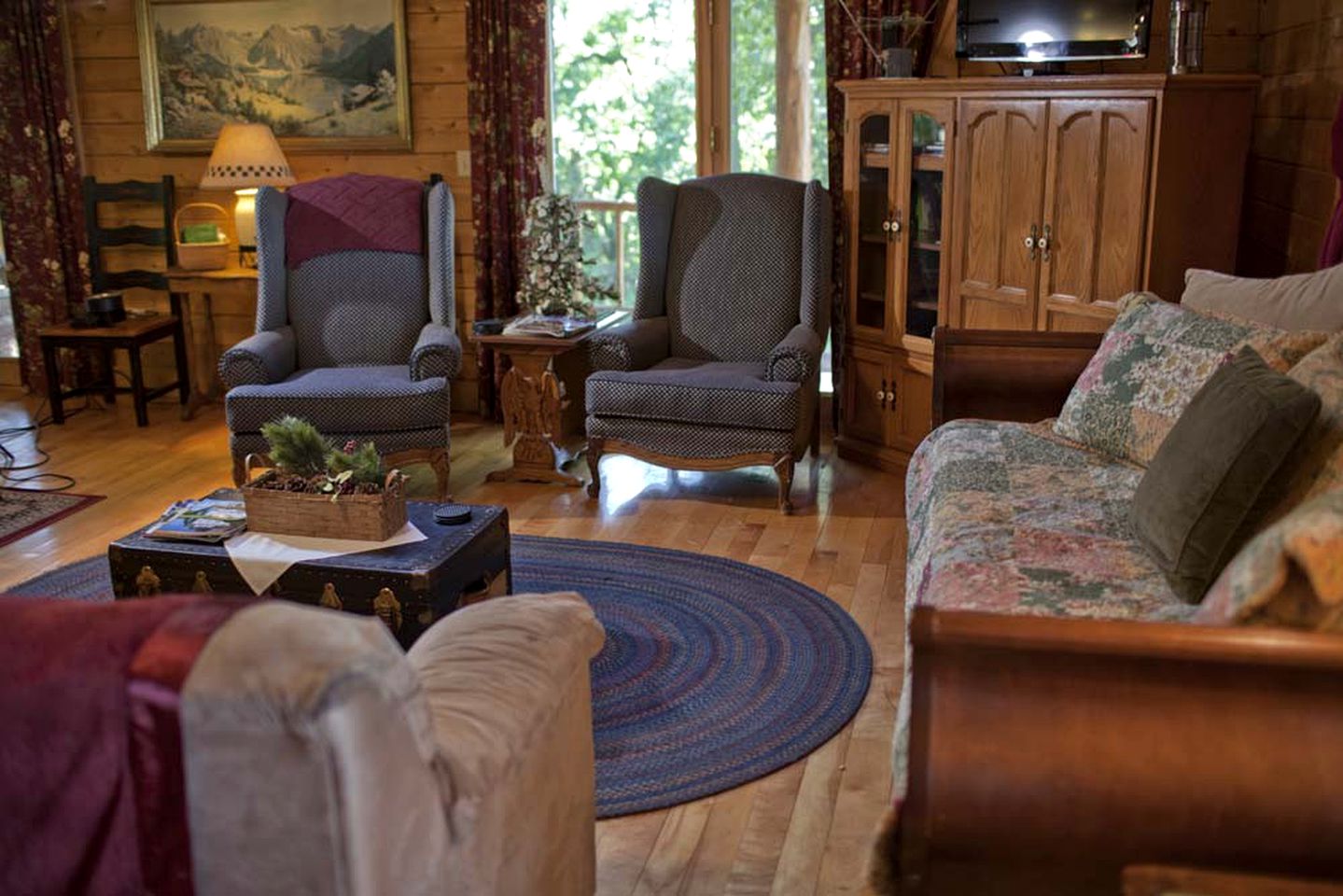 Luxury Cabin Rental with a Spacious Hot Tub on Lake Champlain, Vermont