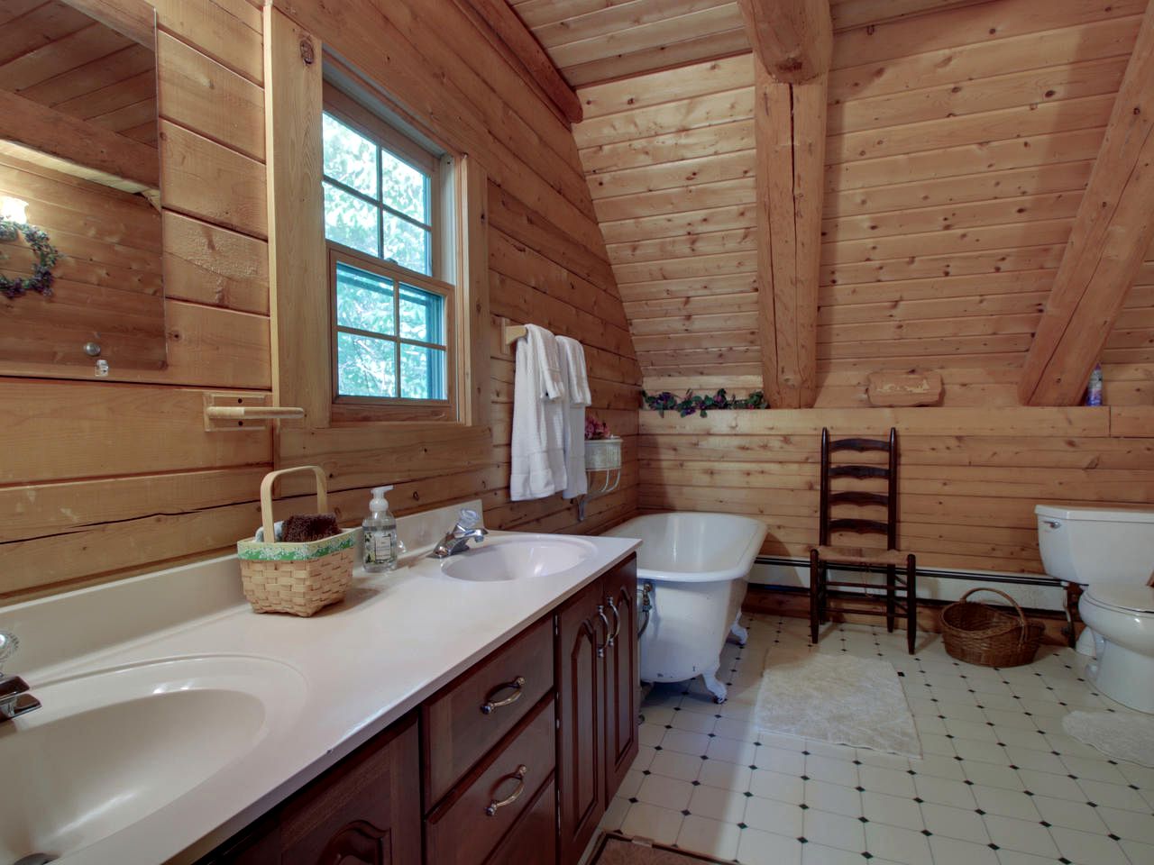 Luxury Cabin Rental with a Spacious Hot Tub on Lake Champlain, Vermont