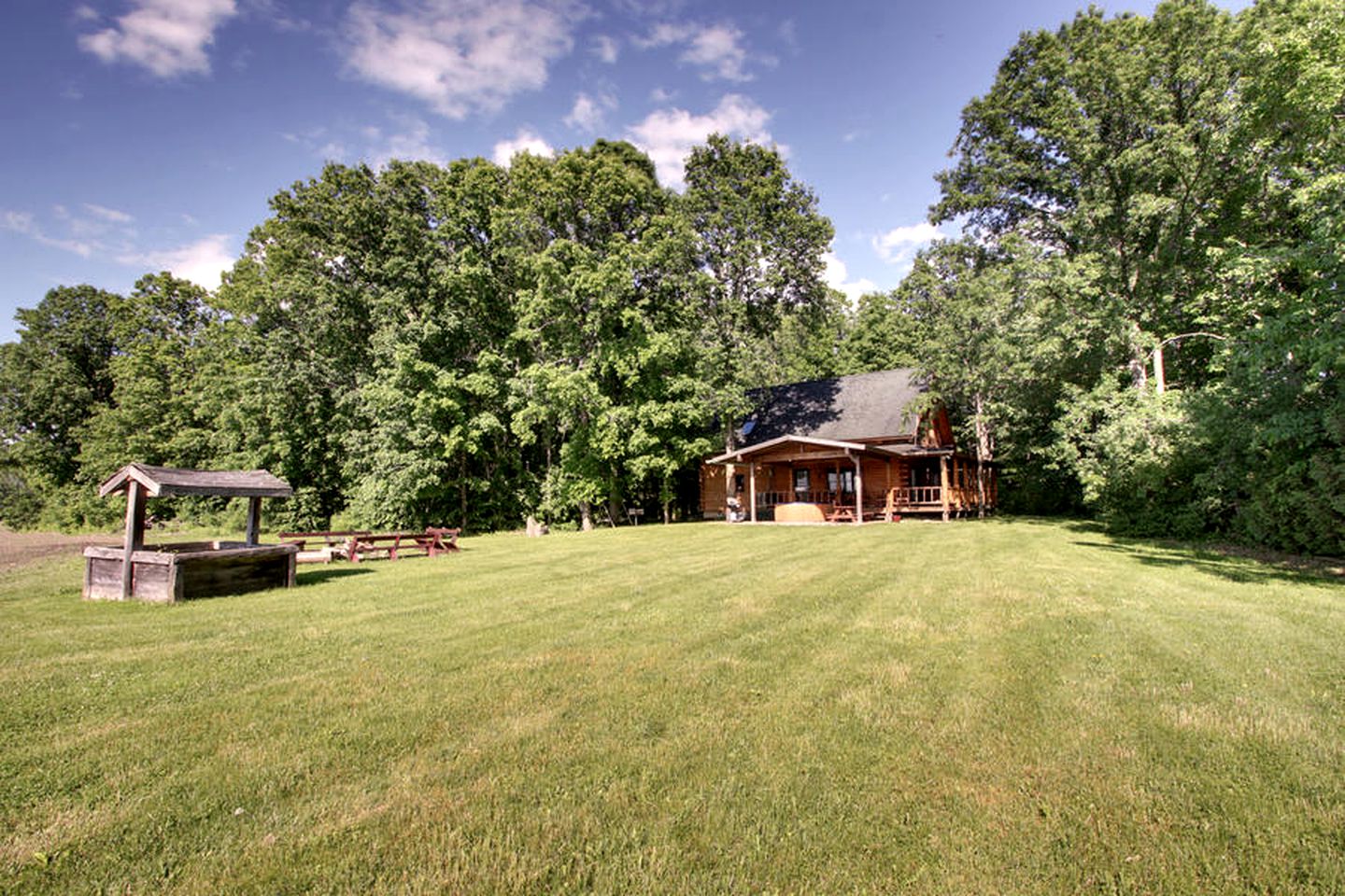 Luxury Cabin Rental with a Spacious Hot Tub on Lake Champlain, Vermont