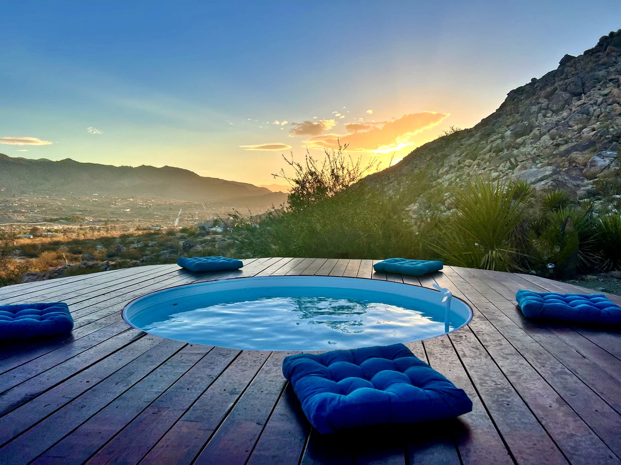 Joshua Tree Glamping Escape with a Pool & Spa, Ideal to Discover Monument Manor