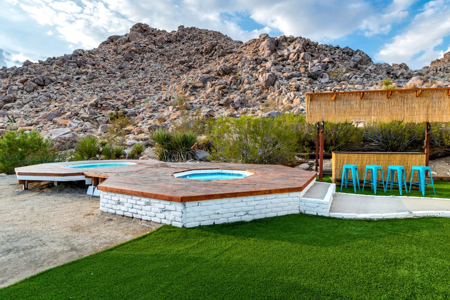 Joshua Tree Glamping Escape with a Pool & Spa, Ideal to Discover Monument Manor