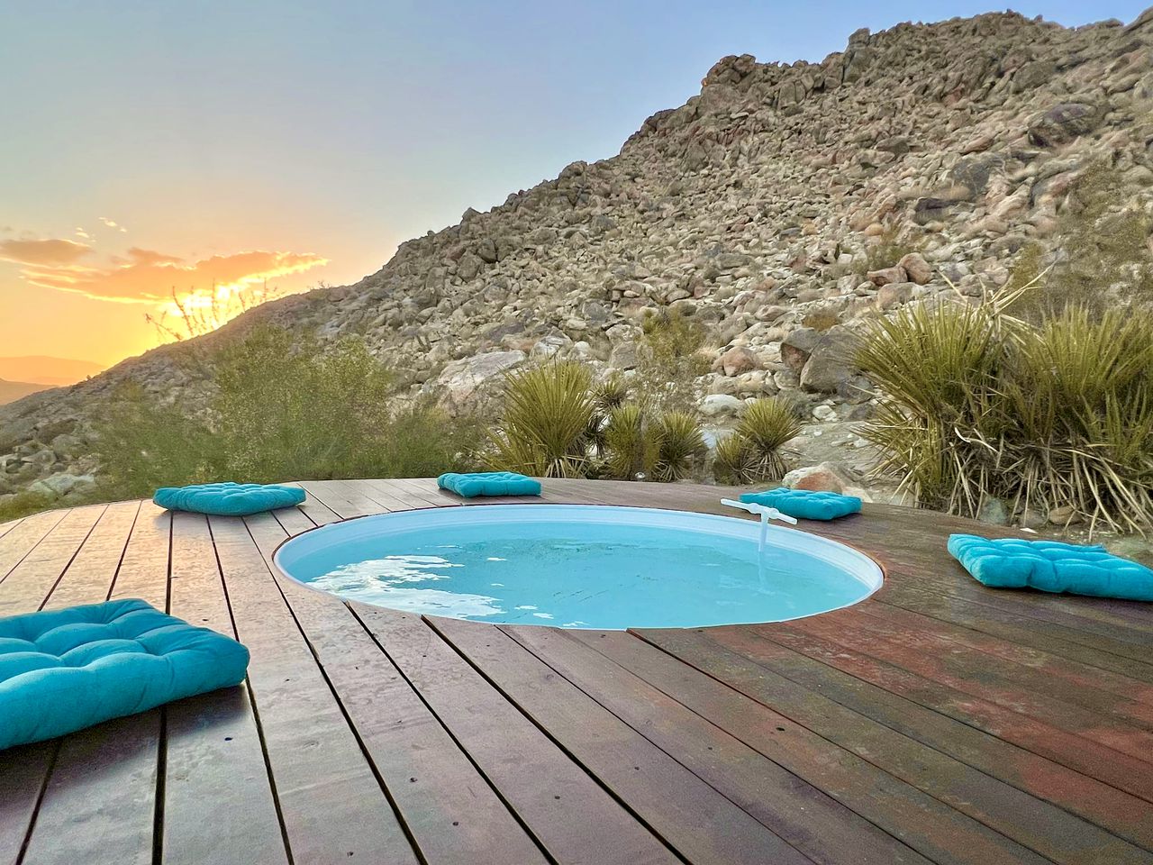 Joshua Tree Glamping Escape with a Pool & Spa, Ideal to Discover Monument Manor