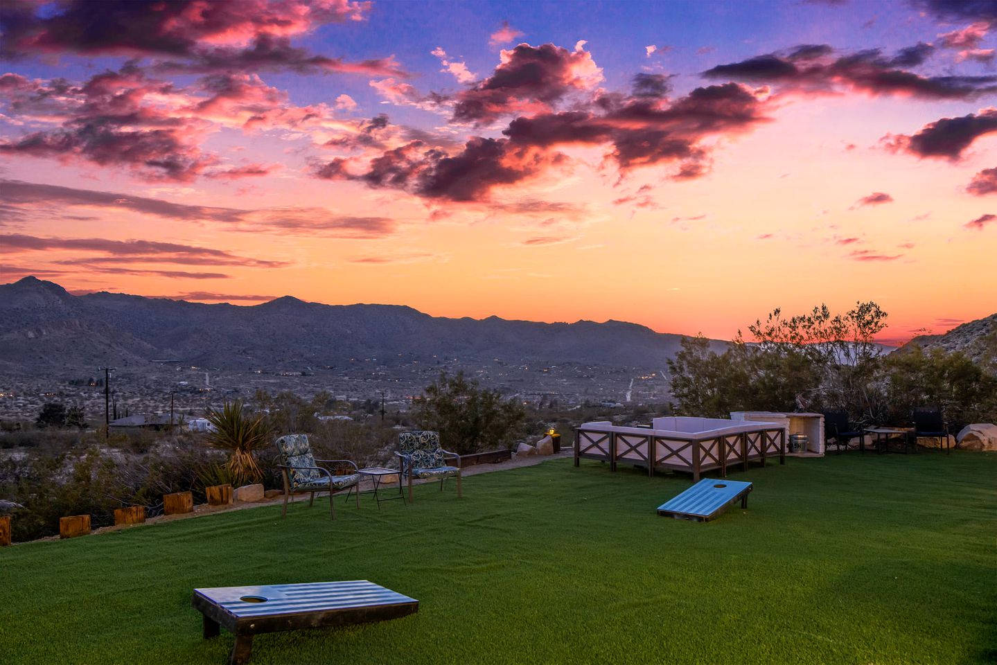 Joshua Tree Glamping Escape with a Pool & Spa, Ideal to Discover Monument Manor