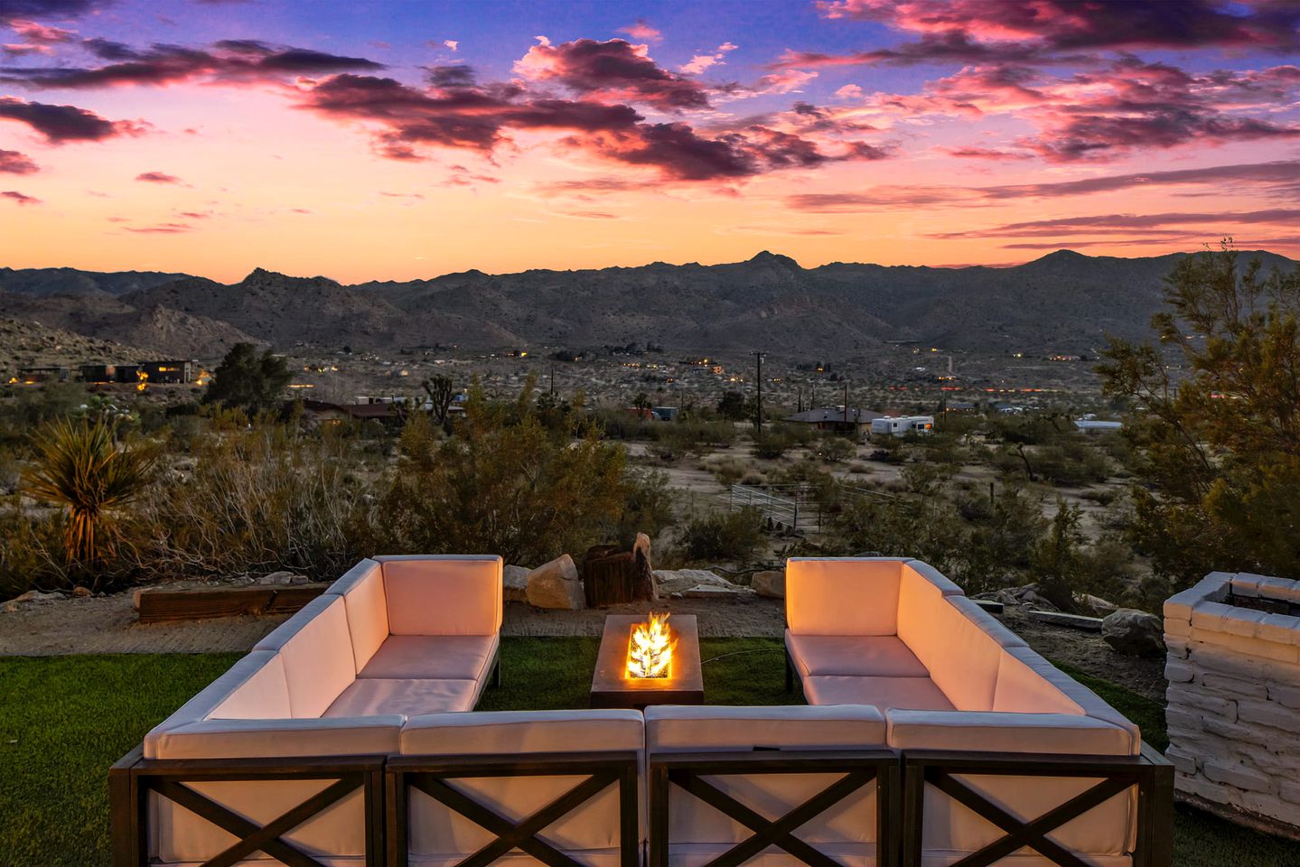 Joshua Tree Glamping Escape with a Pool & Spa, Ideal to Discover Monument Manor