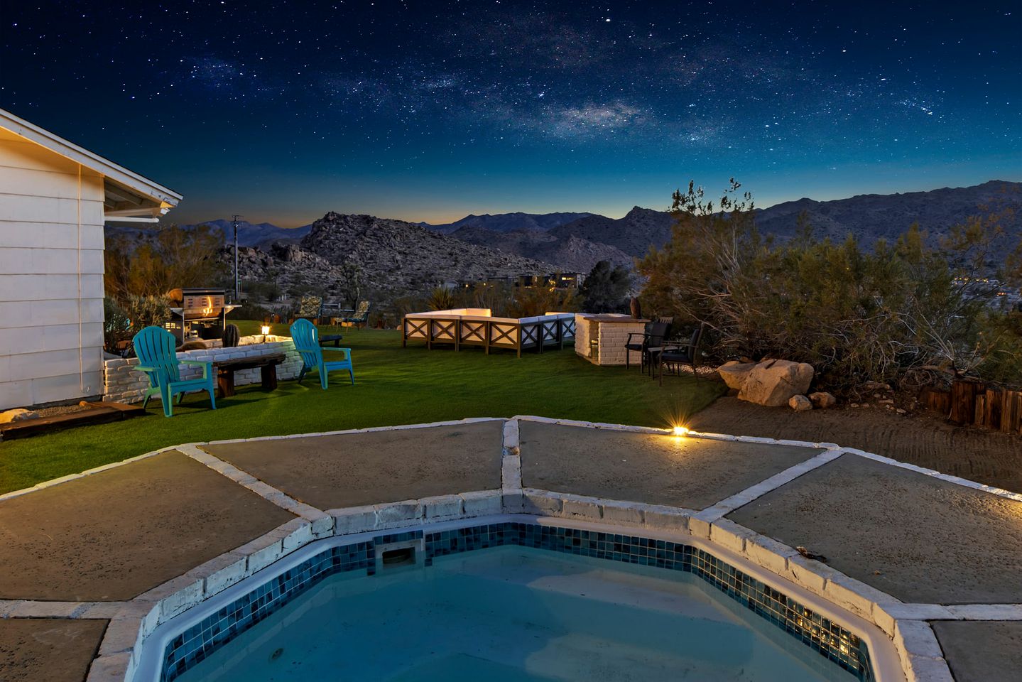 Joshua Tree Glamping Escape with a Pool & Spa, Ideal to Discover Monument Manor