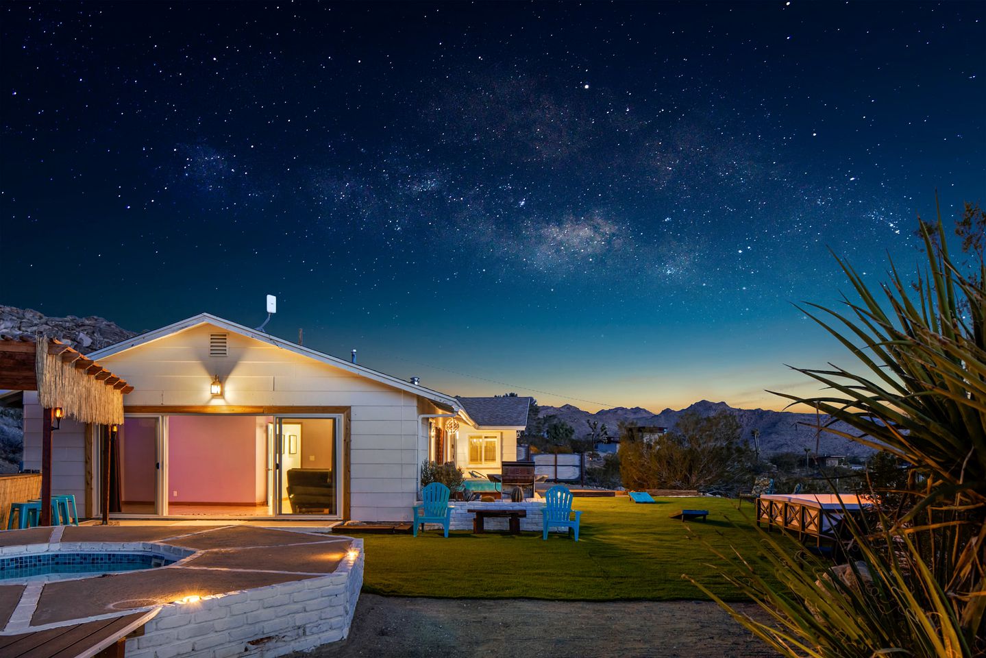 Joshua Tree Glamping Escape with a Pool & Spa, Ideal to Discover Monument Manor