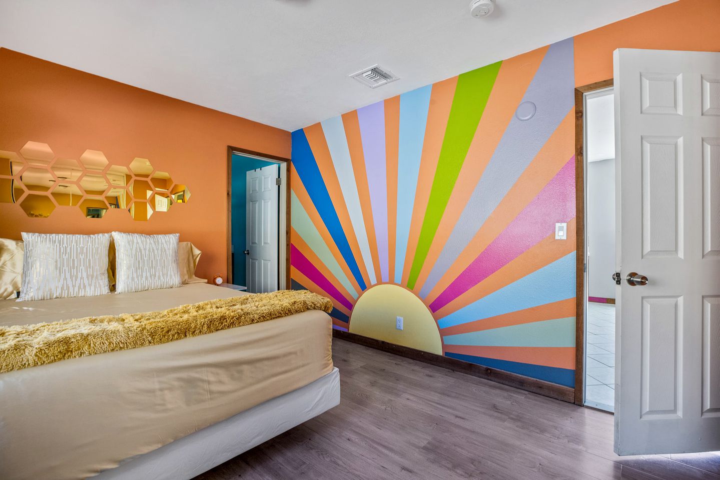 Joshua Tree Glamping Escape with a Pool & Spa, Ideal to Discover Monument Manor