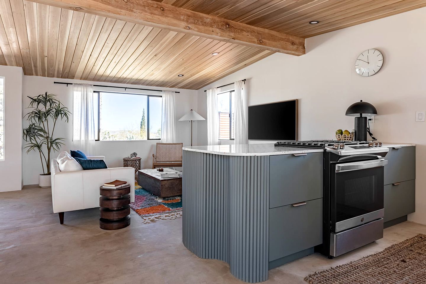 Rustic Vacation Rental with Private Hot Tub and Cowboy Tub-Pool, Walking Distance from Downtown Joshua Tree, California