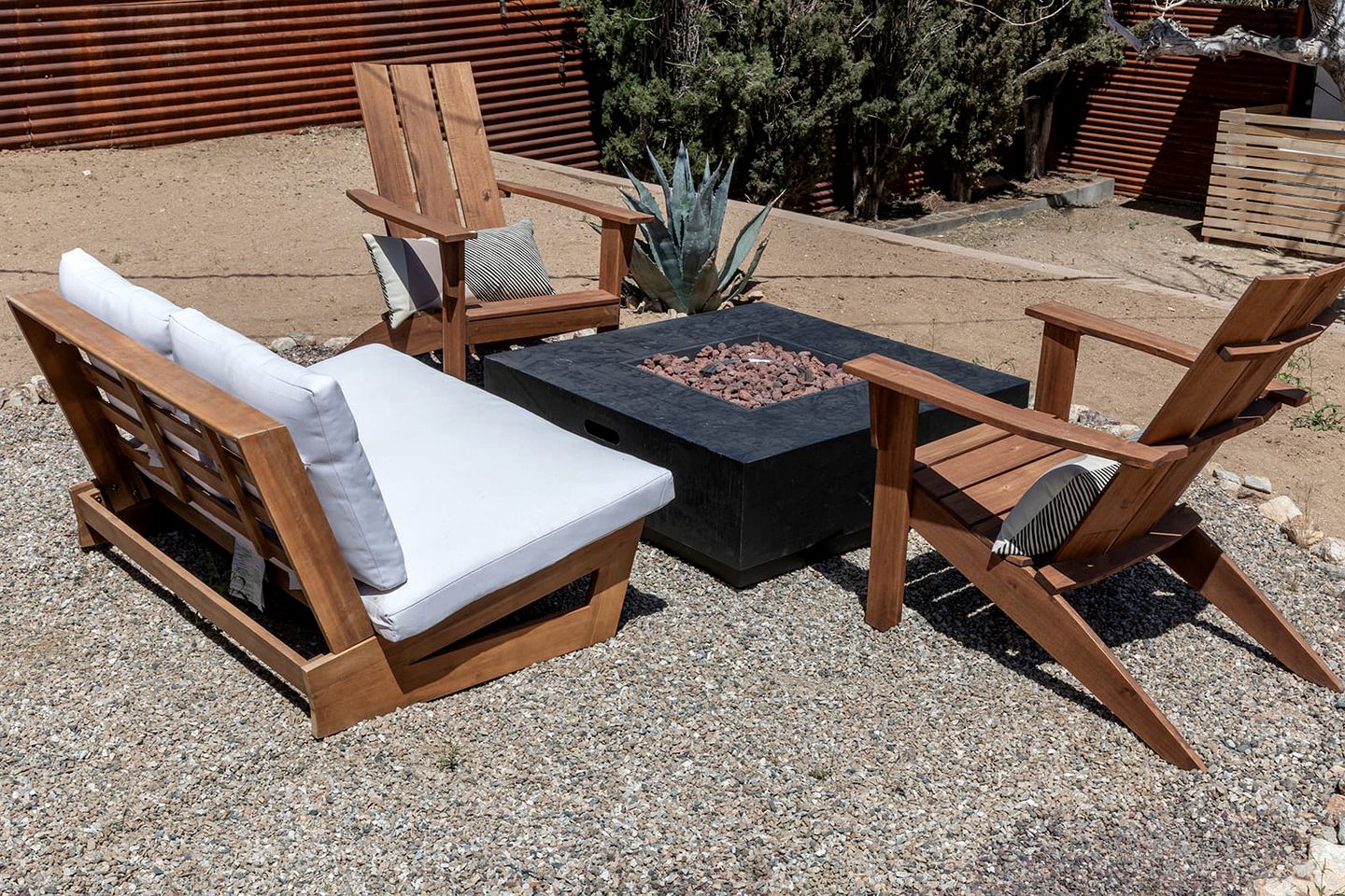 Rustic Vacation Rental with Private Hot Tub and Cowboy Tub-Pool, Walking Distance from Downtown Joshua Tree, California