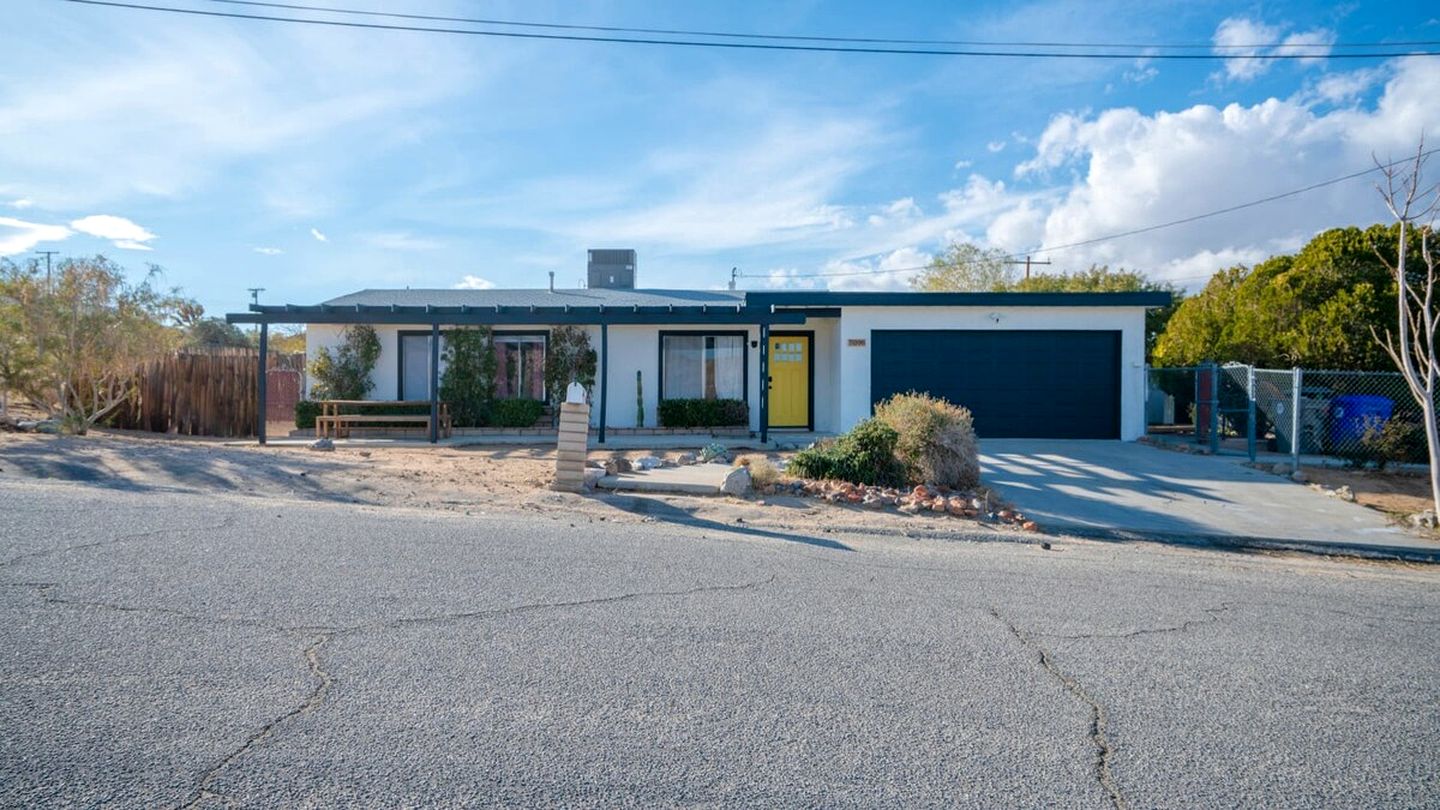 Charming Cottage with Swimming Pool, Hot-tub and Barbecue in Joshua Tree, California
