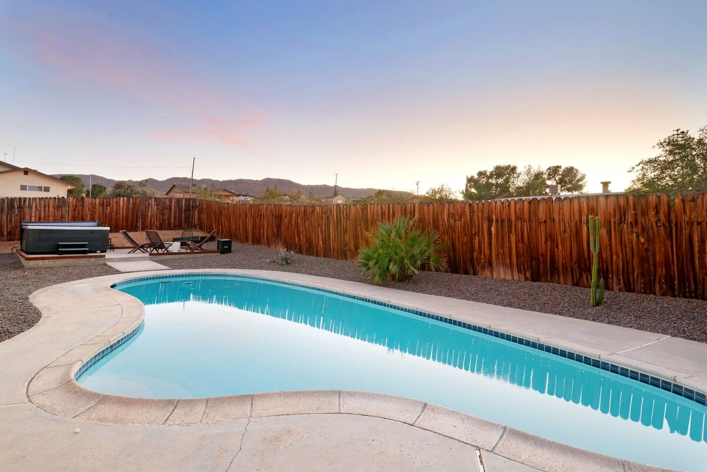 Charming Cottage with Swimming Pool, Hot-tub and Barbecue in Joshua Tree, California