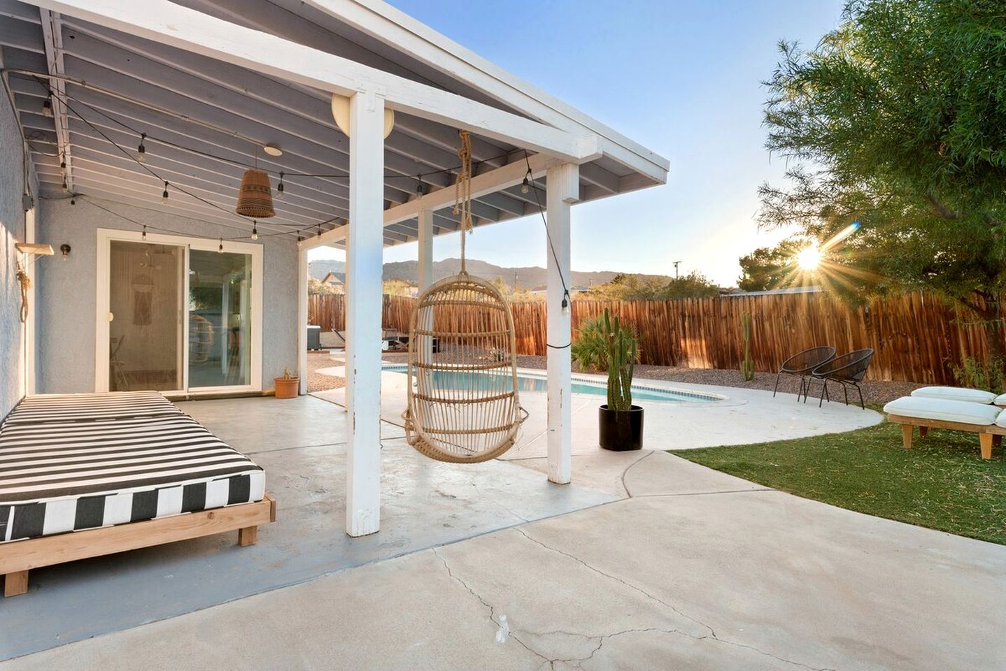 Charming Cottage with Swimming Pool, Hot-tub and Barbecue in Joshua Tree, California