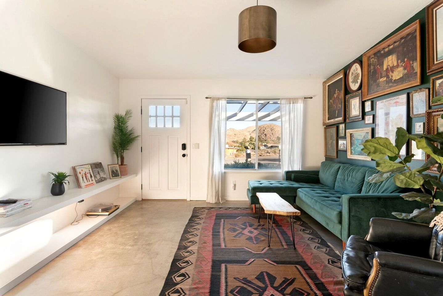 Charming Cottage with Swimming Pool, Hot-tub and Barbecue in Joshua Tree, California