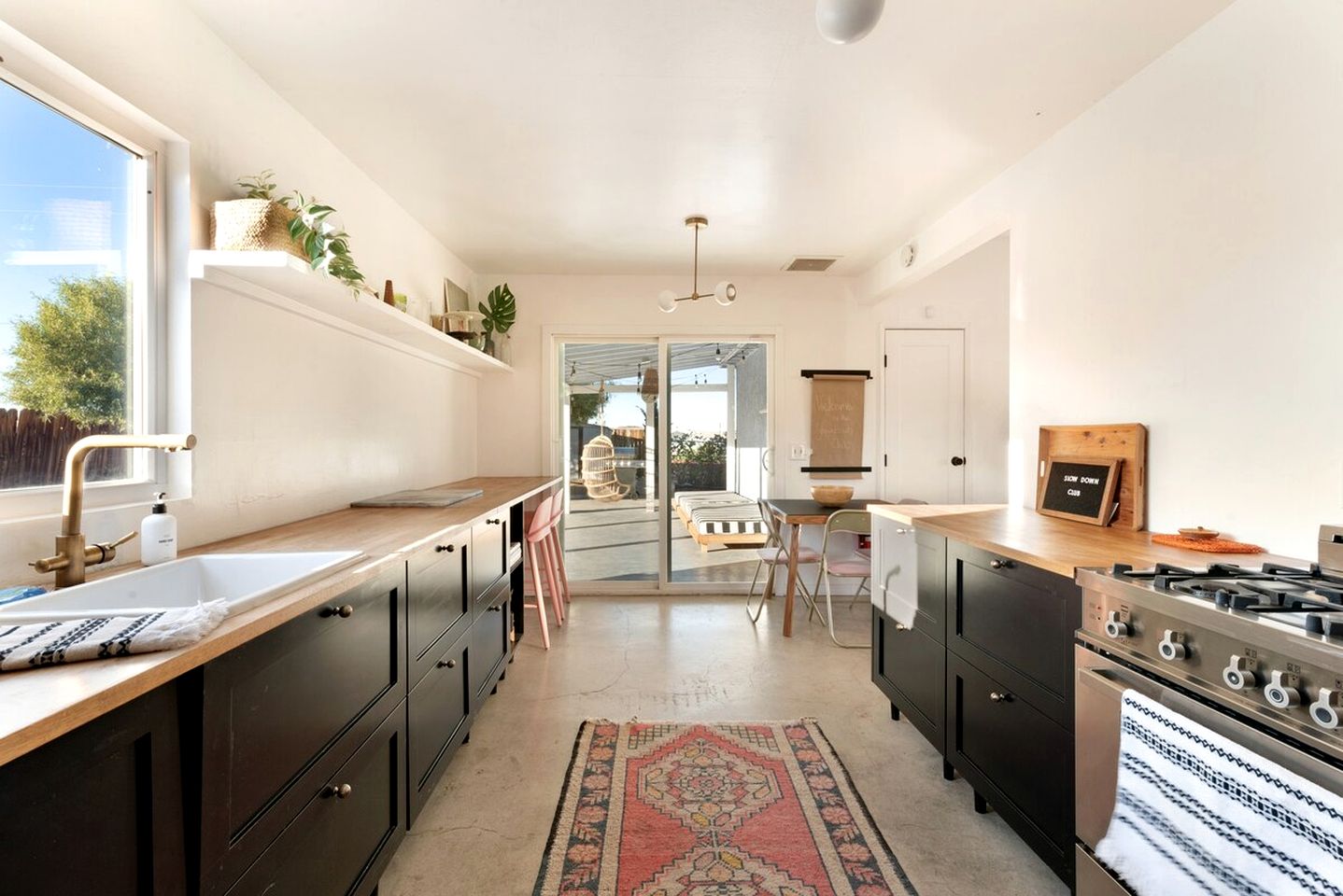 Charming Cottage with Swimming Pool, Hot-tub and Barbecue in Joshua Tree, California