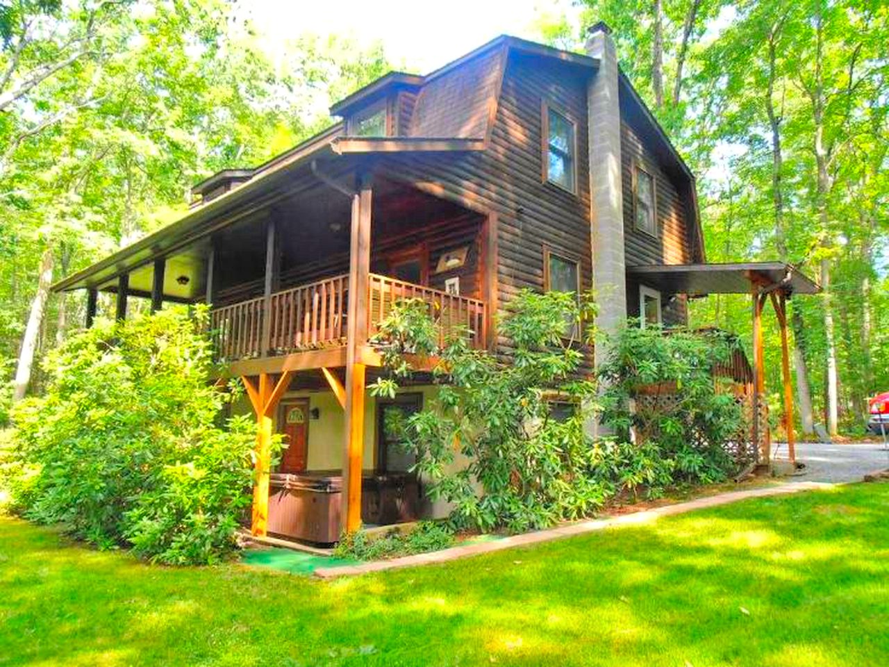 Rustic and Pet-Friendly Cabin Rental with Outdoor Hot Tub near Wisp Resort, Maryland