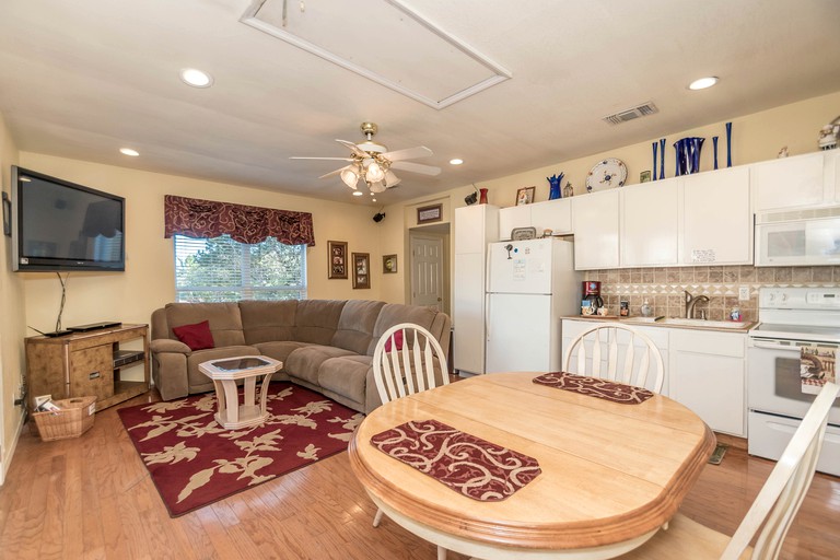 Cottages (Helotes, Texas, United States)