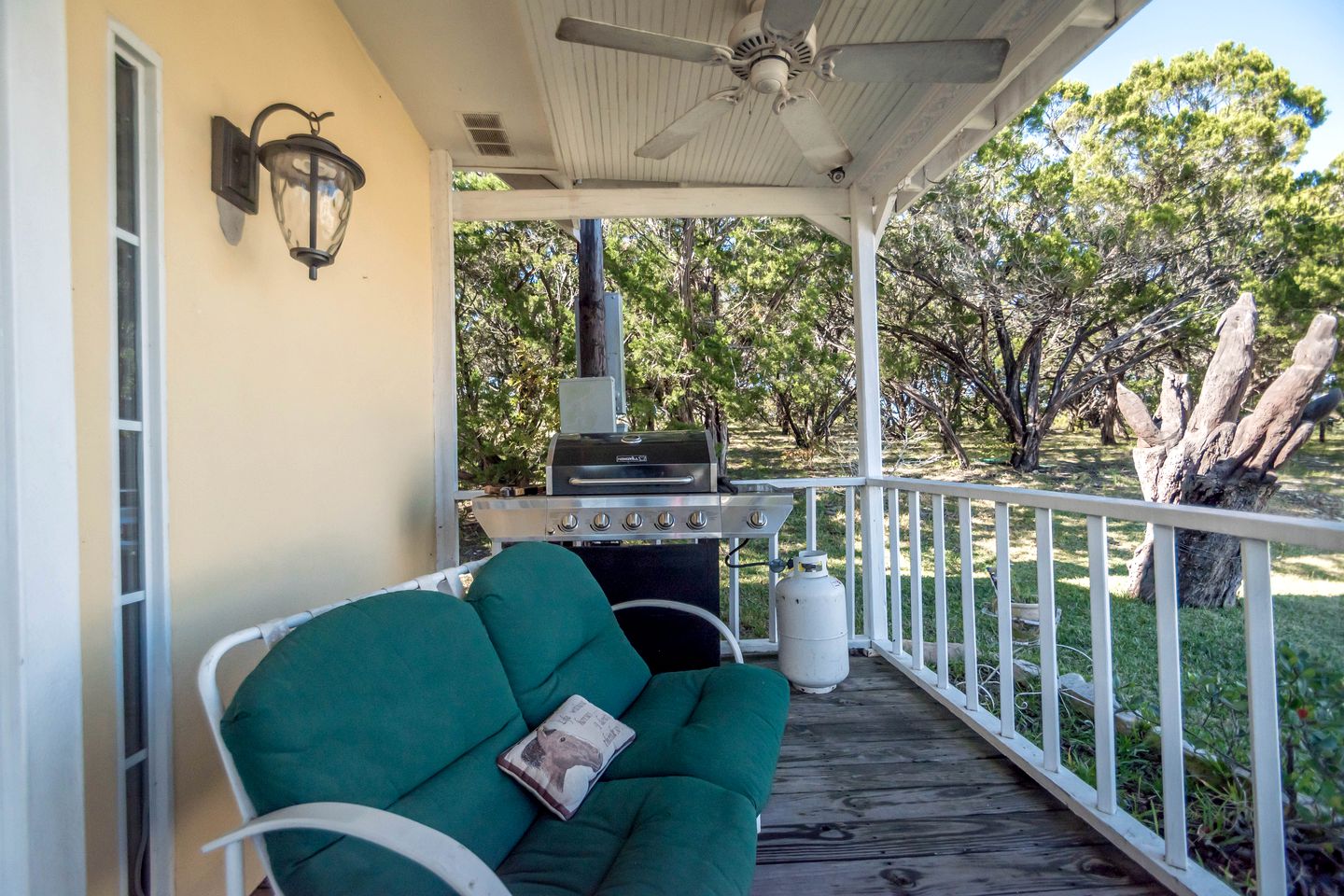 Joyful Cottage Rental for Couples with Poolside Cabana near San Antonio, TX