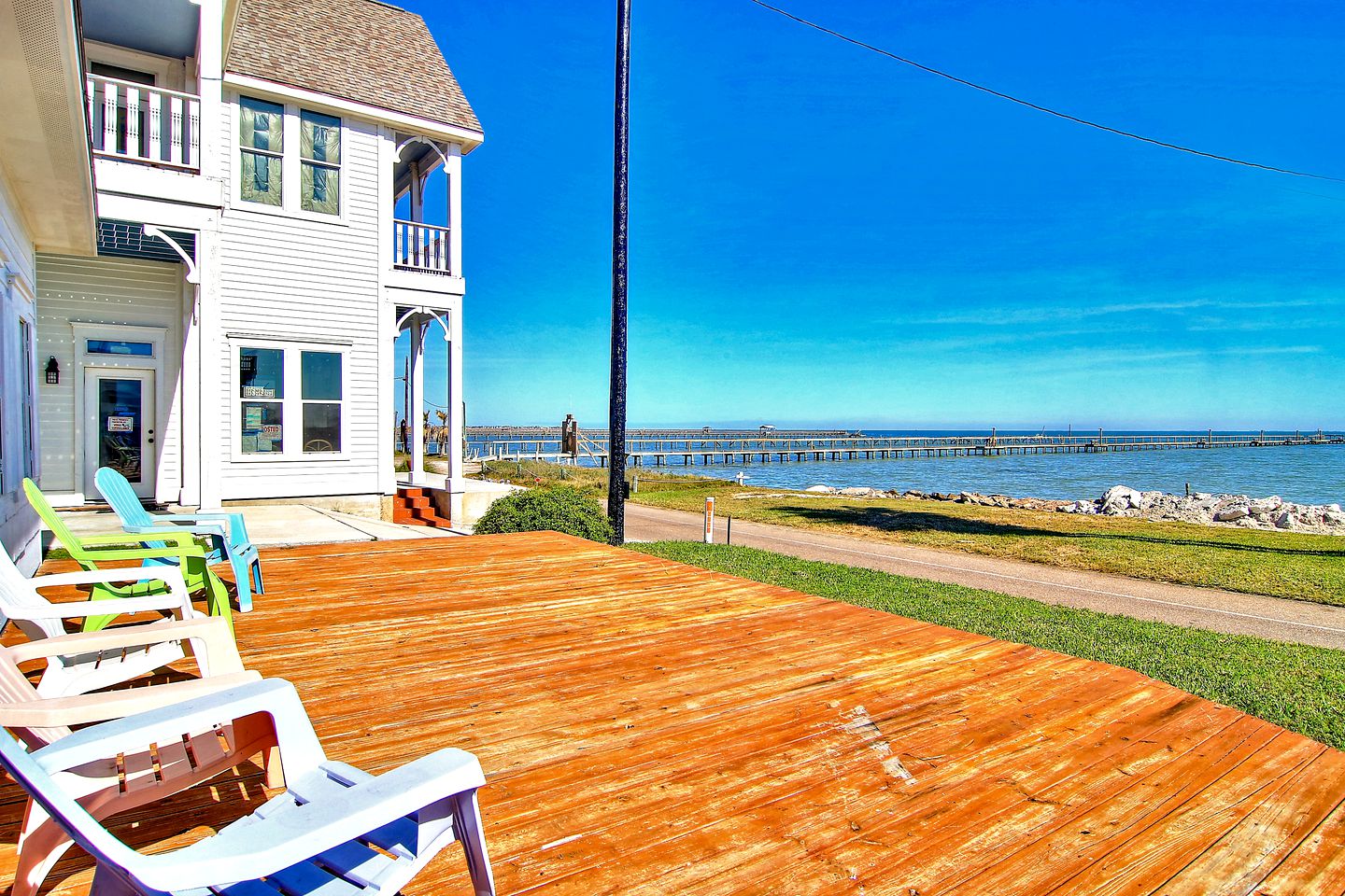 Coast-front Cottage with Barbecue and Hammocks Perfect for Water Sports in Rockport, Texas