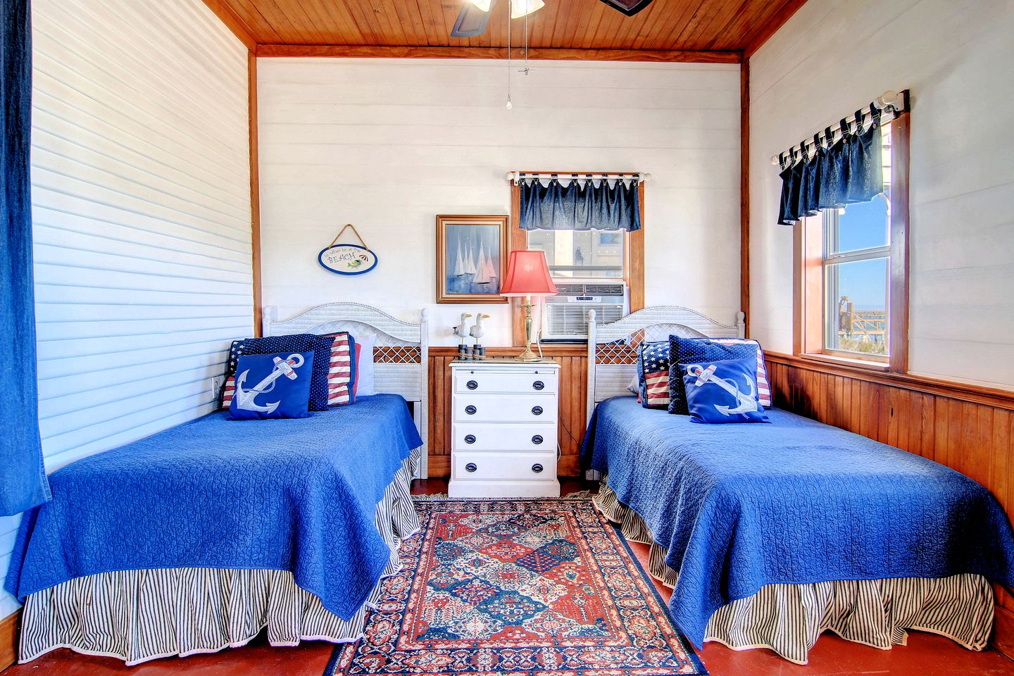 Coast-front Cottage with Barbecue and Hammocks Perfect for Water Sports in Rockport, Texas