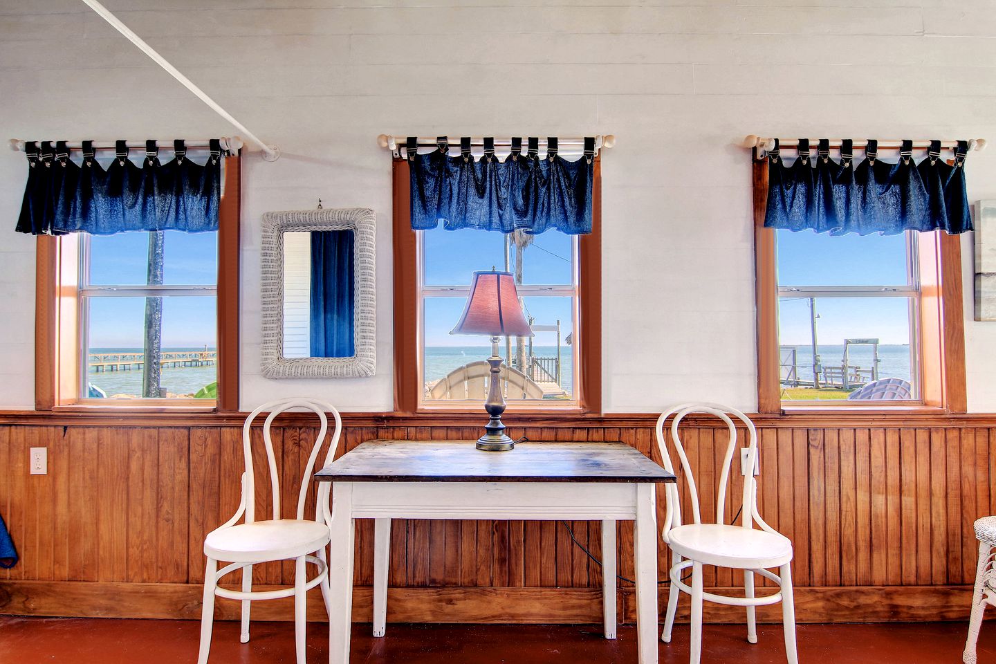 Coast-front Cottage with Barbecue and Hammocks Perfect for Water Sports in Rockport, Texas