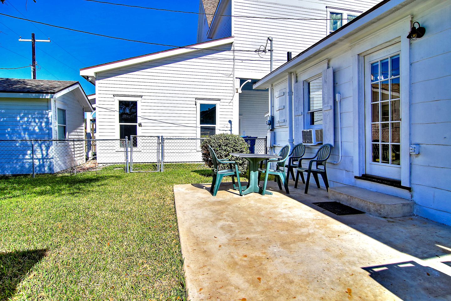 Coast-front Cottage with Barbecue and Hammocks Perfect for Water Sports in Rockport, Texas