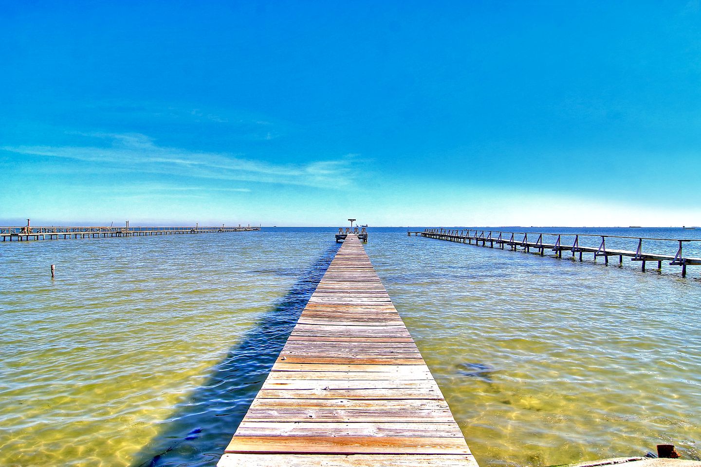 Coast-front Cottage with Barbecue and Hammocks Perfect for Water Sports in Rockport, Texas