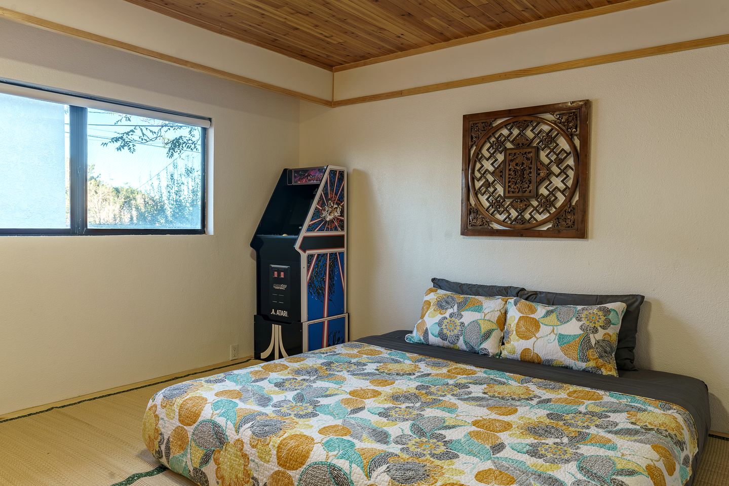 Japanese-Inspired Desert Retreat with 3 King Beds, Scenic Views & Modern Comforts in Joshua Tree, California