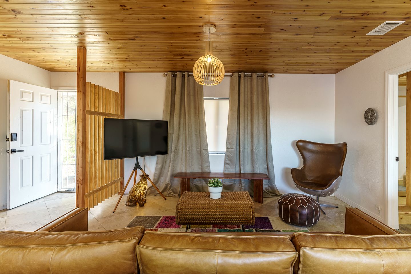 Japanese-Inspired Desert Retreat with 3 King Beds, Scenic Views & Modern Comforts in Joshua Tree, California