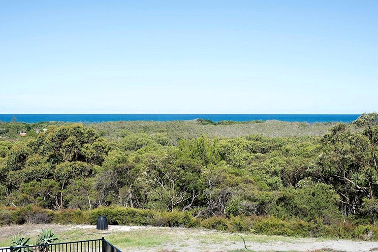 Beach Houses (Suffolk Park, New South Wales, Australia)