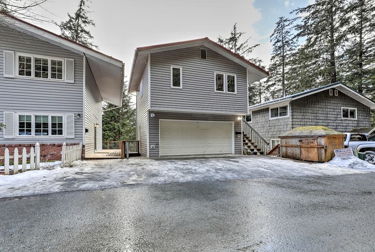 Scenic Dual-Retreat Vacation Home with Hot Tub & Mountain Views Near Trails in Juneau, Alaska
