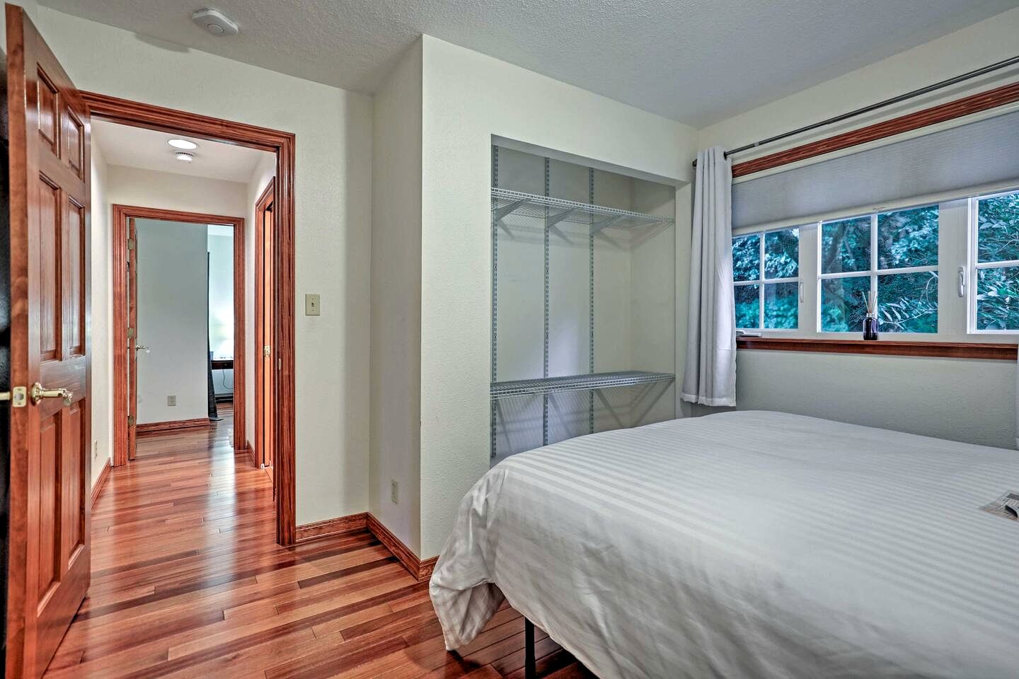 Scenic Dual-Retreat Vacation Home with Hot Tub & Mountain Views Near Trails in Juneau, Alaska