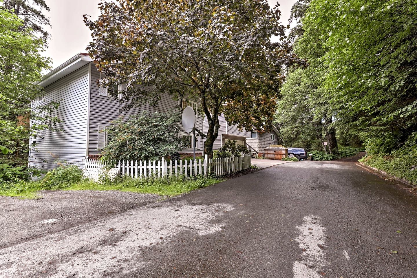 Scenic Dual-Retreat Vacation Home with Hot Tub & Mountain Views Near Trails in Juneau, Alaska