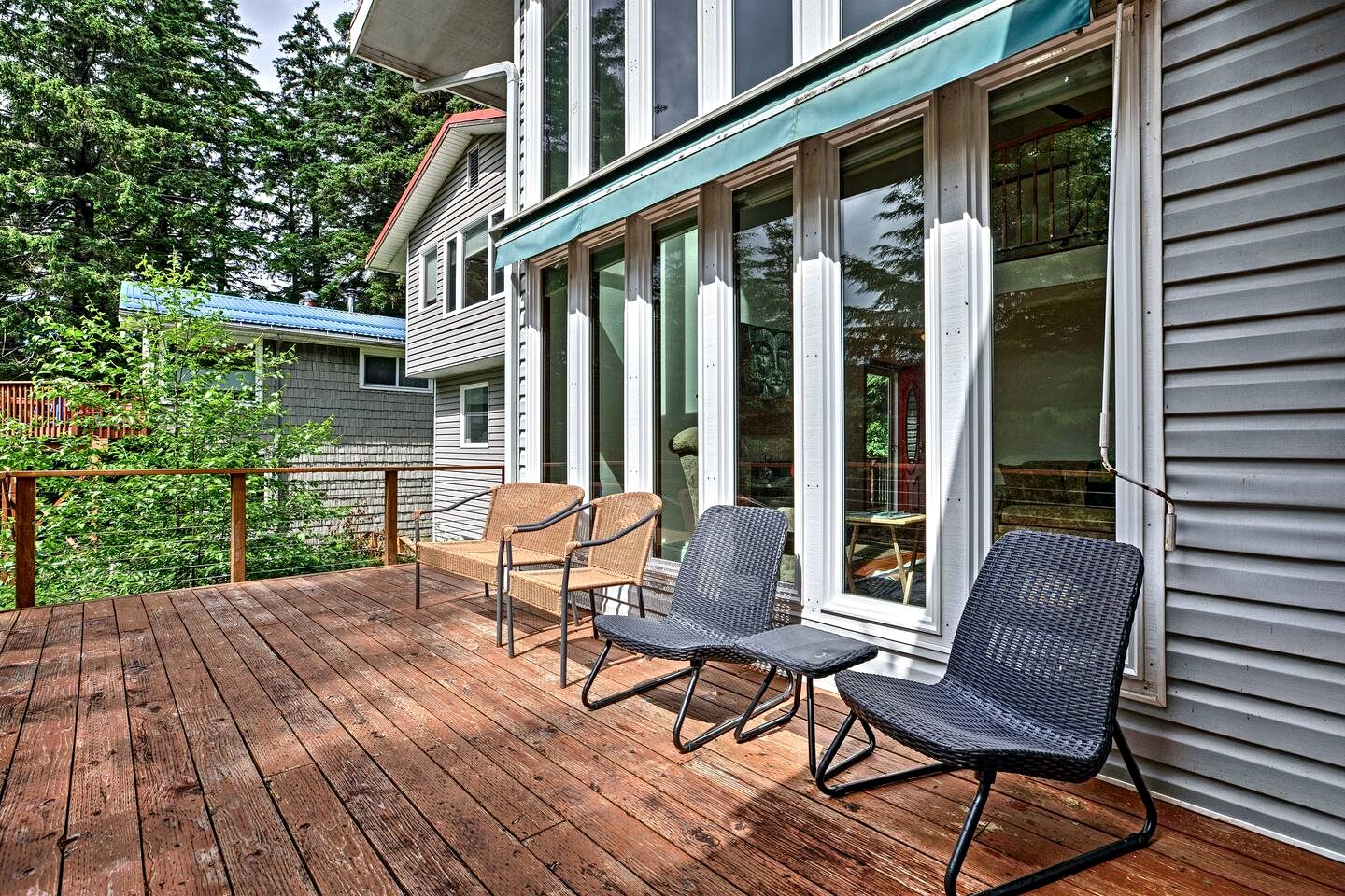 Scenic Dual-Retreat Vacation Home with Hot Tub & Mountain Views Near Trails in Juneau, Alaska