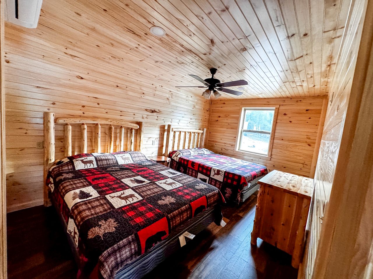 Amazing Lakeside Cabin in the Adirondacks for a Peaceful Getaway by Big Moose Lake, New York