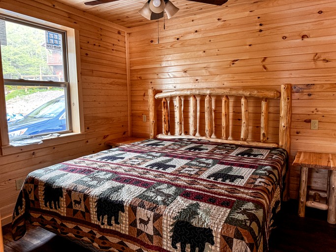 Amazing Lakeside Cabin in the Adirondacks for a Peaceful Getaway by Big Moose Lake, New York