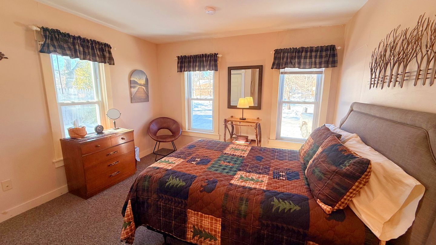 Relaxing Waterfront Getaway with Breathtaking Views in Greenville, Maine