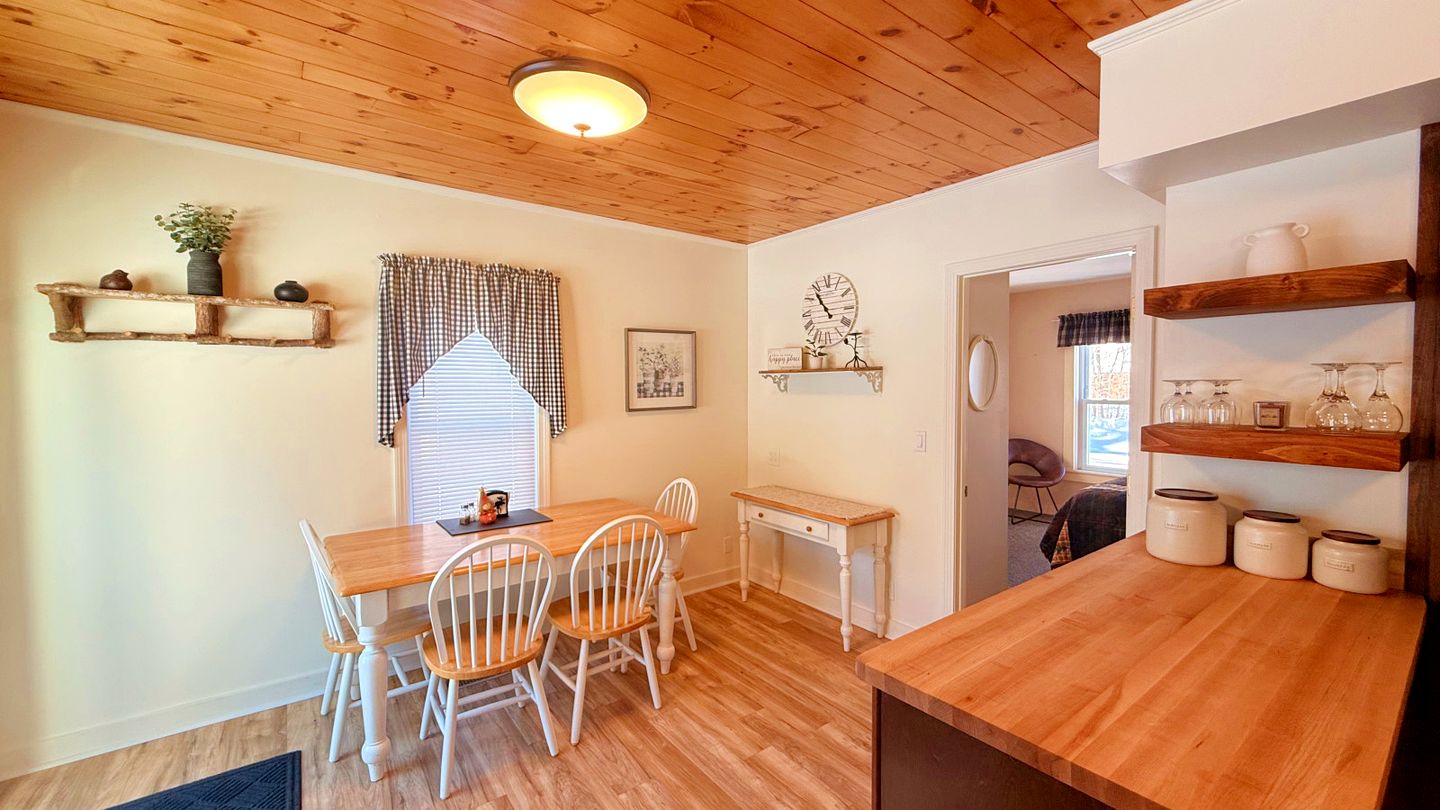 Relaxing Waterfront Getaway with Breathtaking Views in Greenville, Maine