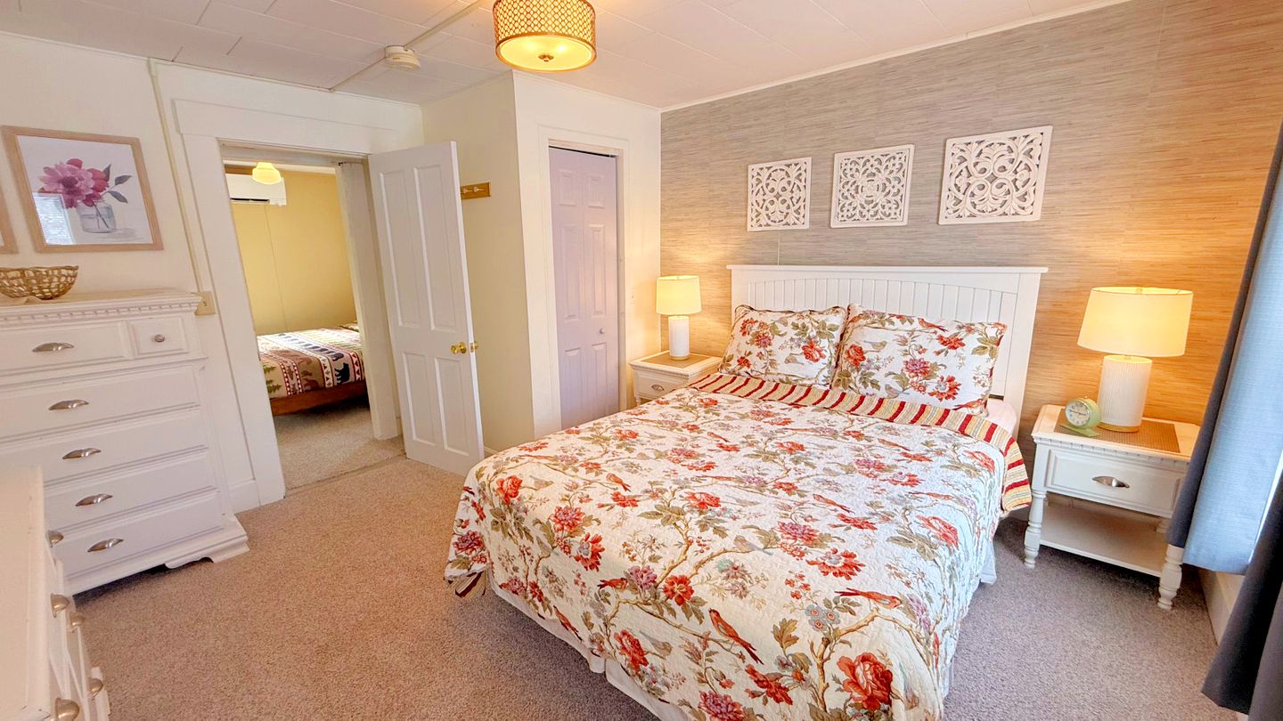 Peaceful Lakeside Escape with Stunning Views in Greenville, Maine