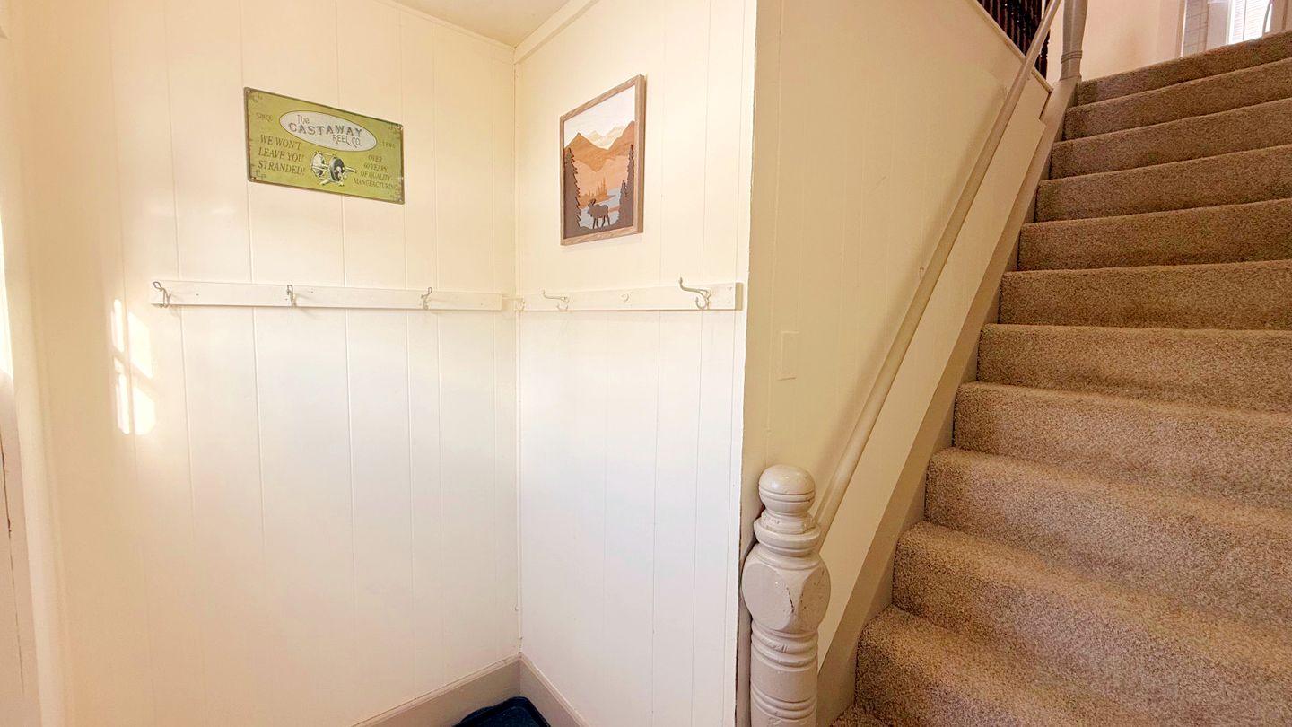 Peaceful Lakeside Escape with Stunning Views in Greenville, Maine