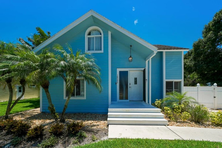 Serene Vacation Home with Screened Pool & River Access Near Beaches, Dining & Shopping in Jupiter, Florida