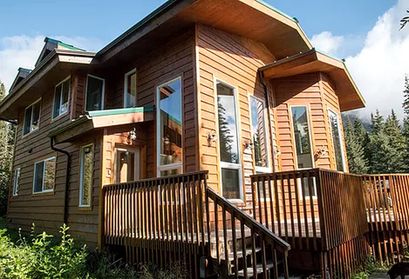 Quiet Tree House-Style Cabin in the Chugach National Forest, Alaska