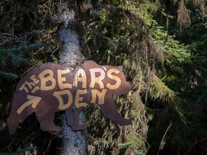 Cabins (Cooper Landing, Alaska, United States)